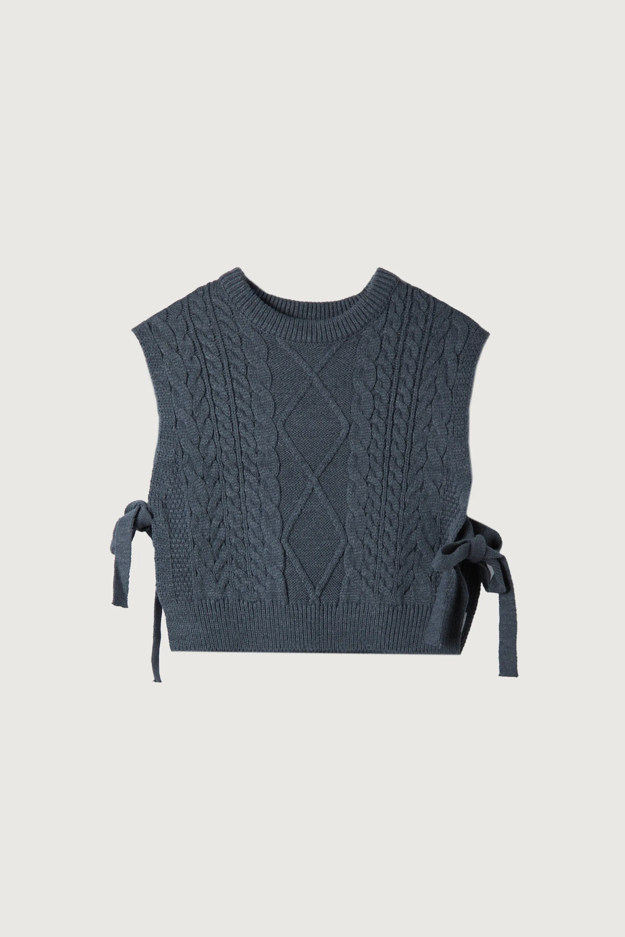 CABLE KNIT SWEATER VEST