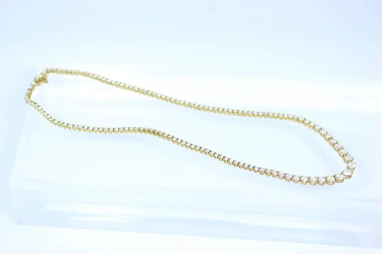 DIAMOND Round Cut Line Necklace 18 Karat Yellow Gold