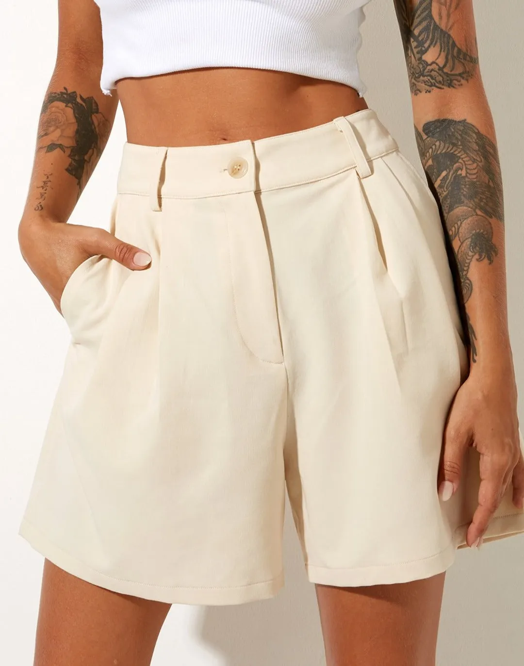 Hamo Tailored Shorts in Cream